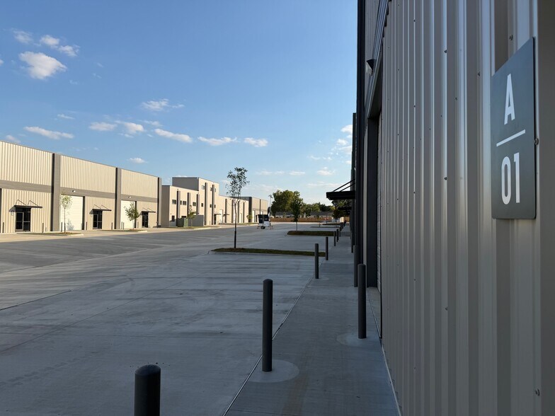 More Photos Of 6240 E 15th St, Tulsa Unknown For Lease