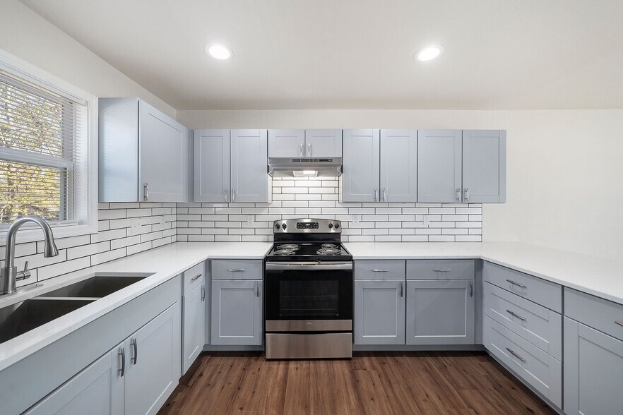 More Photos Of 6403 Sloan St, Houston Apartments For Sale