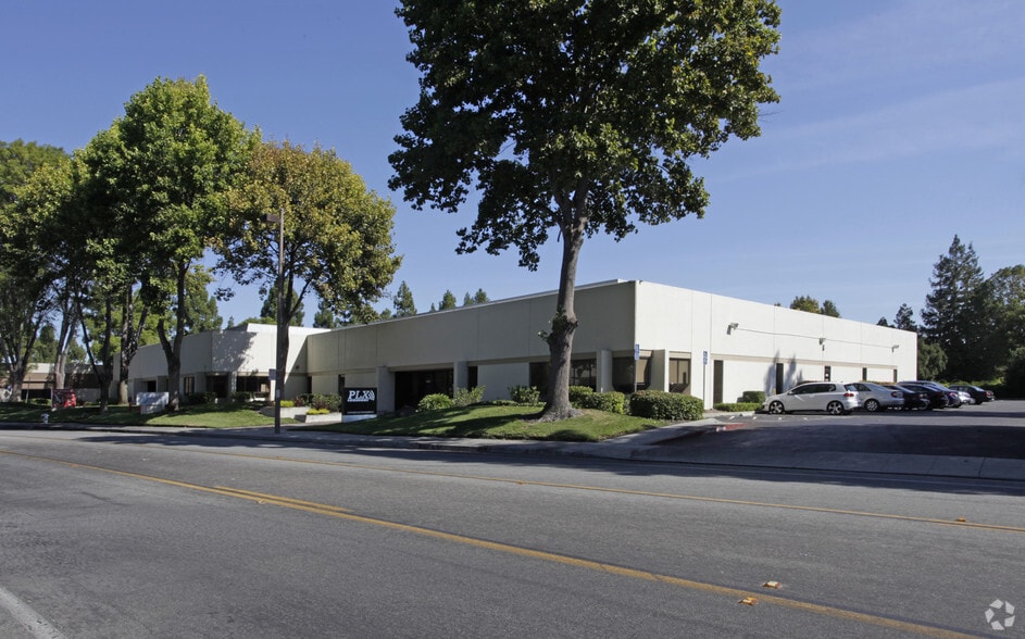 Primary Photo Of 440-456 Oakmead Pky, Sunnyvale Research And Development For Lease
