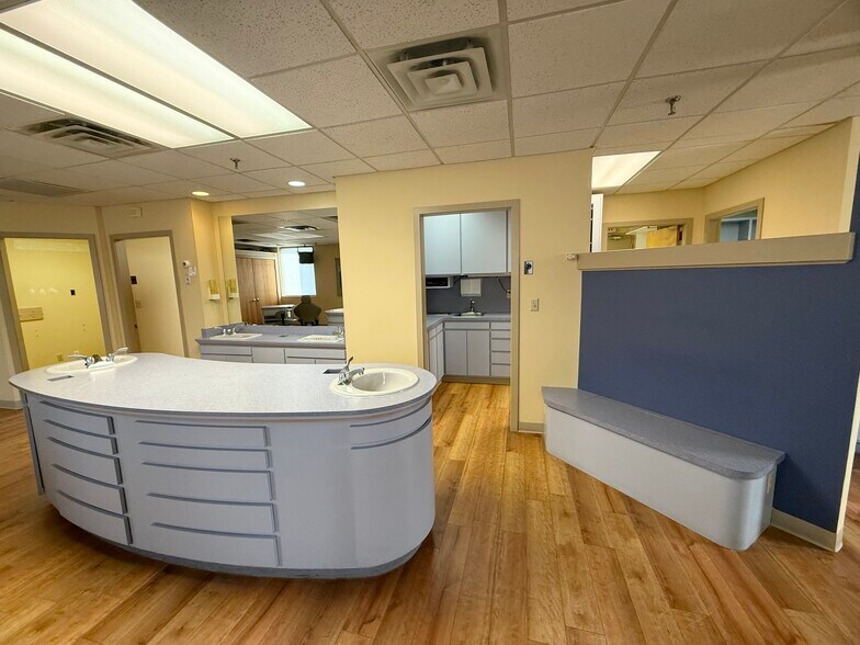 More Photos Of 55 Town Line Rd, Wethersfield Medical For Lease
