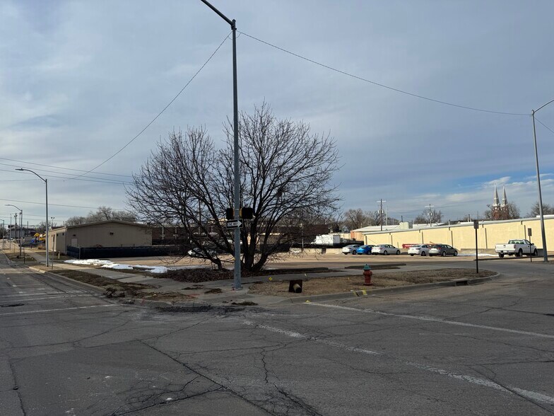 More Photos Of 204 SW 5th St & SW Jackson St, Topeka Land For Sale