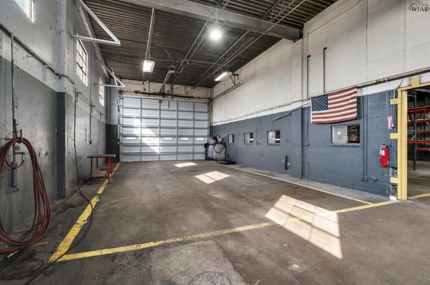 More Photos Of 2901 Jasper St, Wichita Falls Office For Sale