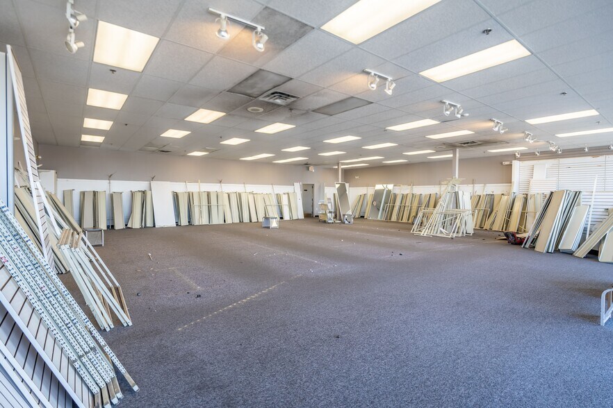 More Photos Of 4276 Lakeville Rd, Geneseo Unknown For Lease