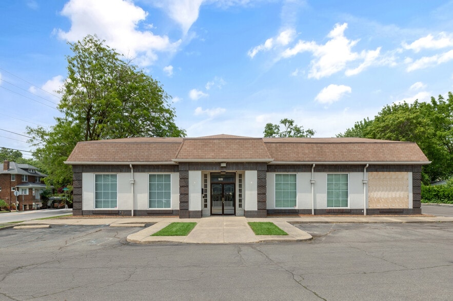 More Photos Of 2359 S Shelby St, Indianapolis Bank For Sale