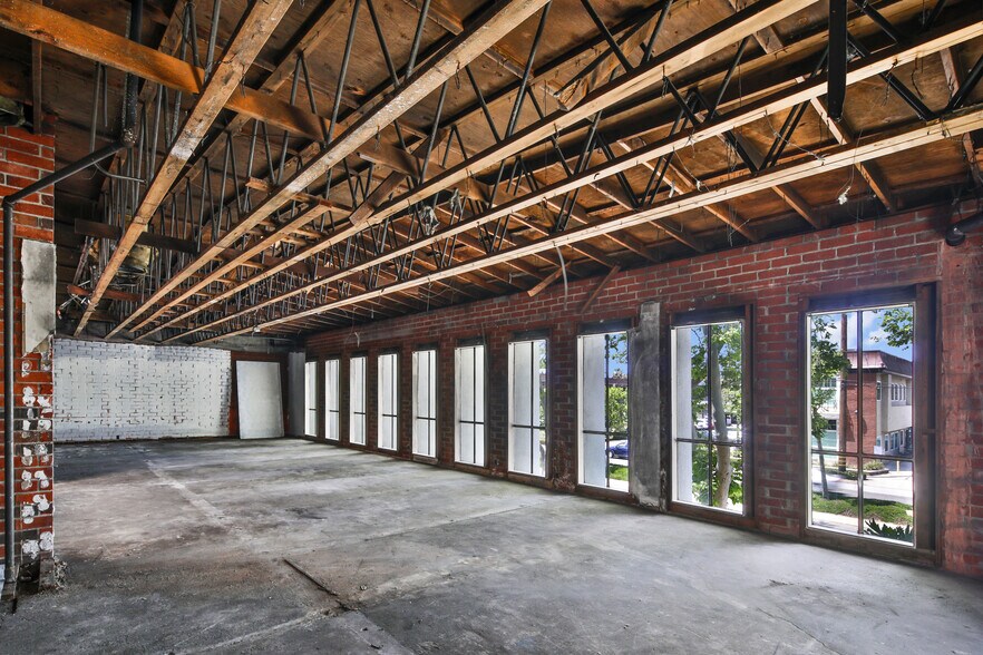 More Photos Of 1940 E 17th St, Santa Ana Office For Lease