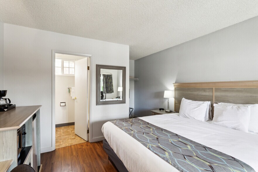 More Photos Of 724 N Mount Shasta Blvd, Mount Shasta Hotel For Sale