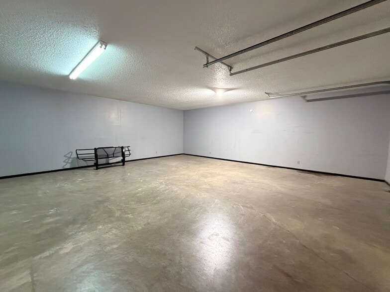 More Photos Of 730 Wainwright St, Denton Office For Lease