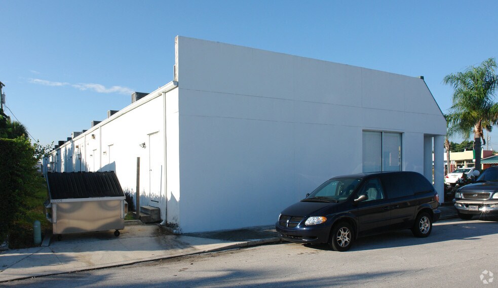 More Photos Of 5100 S Dixie Hwy, West Palm Beach General Retail For Lease
