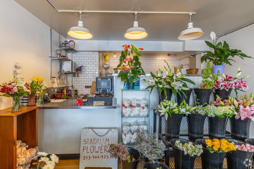 More Photos Of 1539-1541 W Burnside St, Portland Apartments For Sale