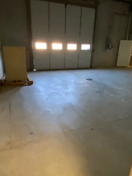 More Photos Of 4865 NW 19th St NW, Rochester Warehouse For Sale