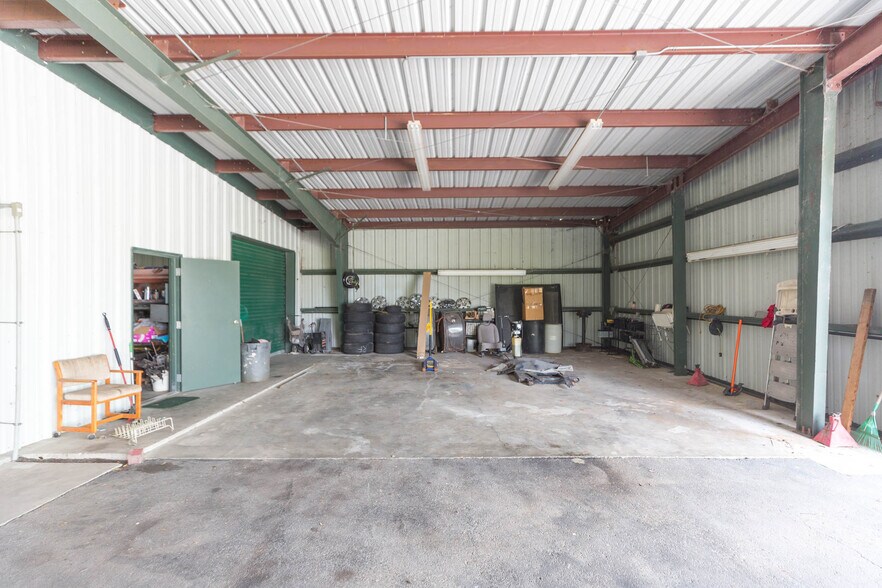 More Photos Of 13815 21st St, Dade City Auto Dealership For Sale