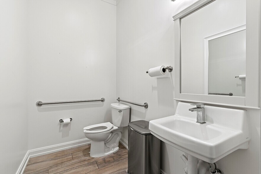 More Photos Of 495 Town Plaza Ave, Ponte Vedra Office For Sale