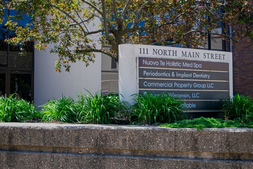 More Photos Of 111 N Main St, Janesville Medical For Lease
