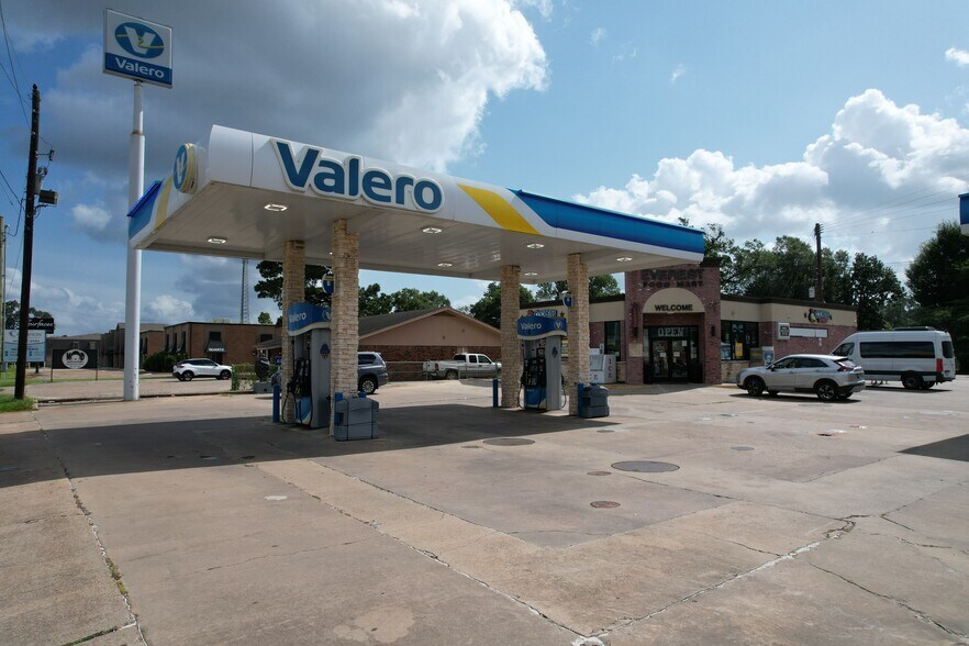 More Photos Of 2810 Eastex Fwy, Beaumont Convenience Store For Sale