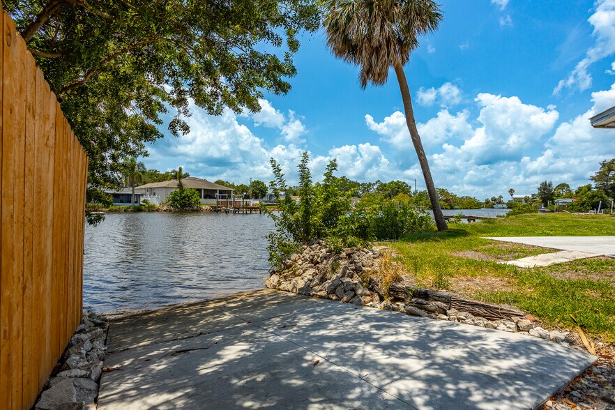More Photos Of 8820 Rocky Creek Dr, Tampa Apartments For Sale