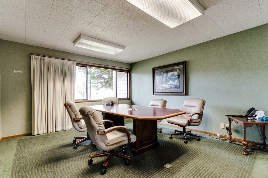 More Photos Of 1976 Garden Ave, Eugene Office For Sale