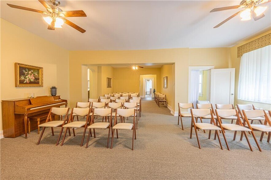 More Photos Of 121 Ridge Ave, Washington Funeral Home For Sale