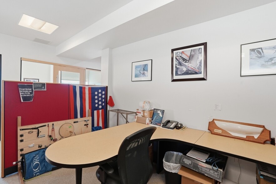 More Photos Of 19 John Clarke Rd, Middletown Office For Sale