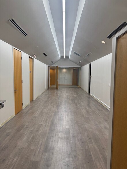 More Photos Of 800 N Old Woodward Ave, Birmingham Office For Lease