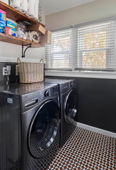 More Photos Of 1569 S Orange Grove Ave, Los Angeles Apartments For Sale