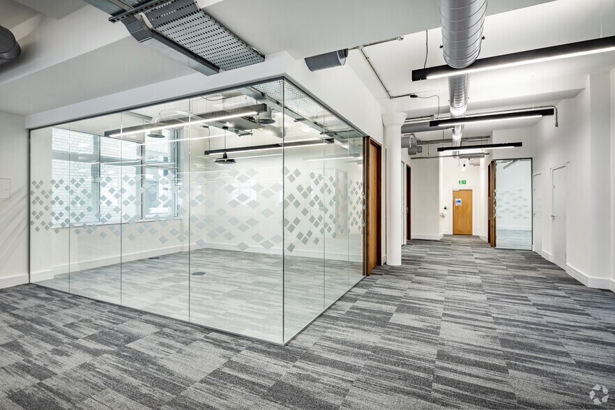 More Photos Of 56 Oxford St, Manchester Office For Lease