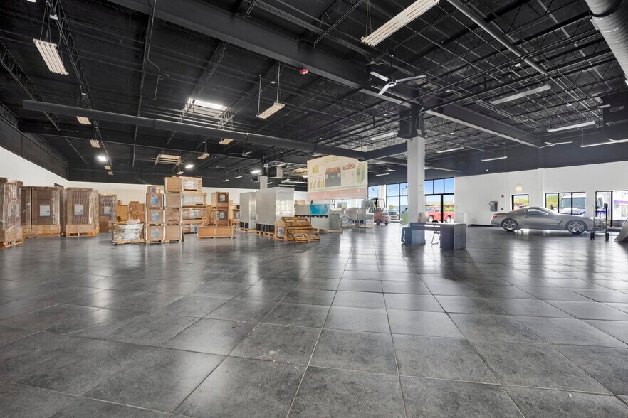 More Photos Of 764-768 Thomas Dr, Bensenville Manufacturing For Lease