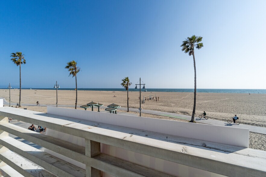 More Photos Of 523 Ocean Front Walk, Venice Storefront Retail Office For Lease