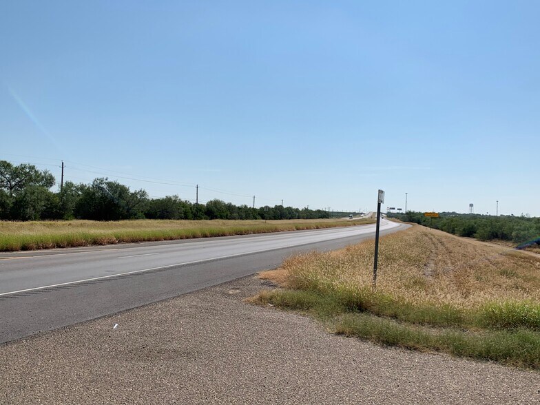 More Photos Of 7402 S US Highway 83, Laredo Warehouse For Lease