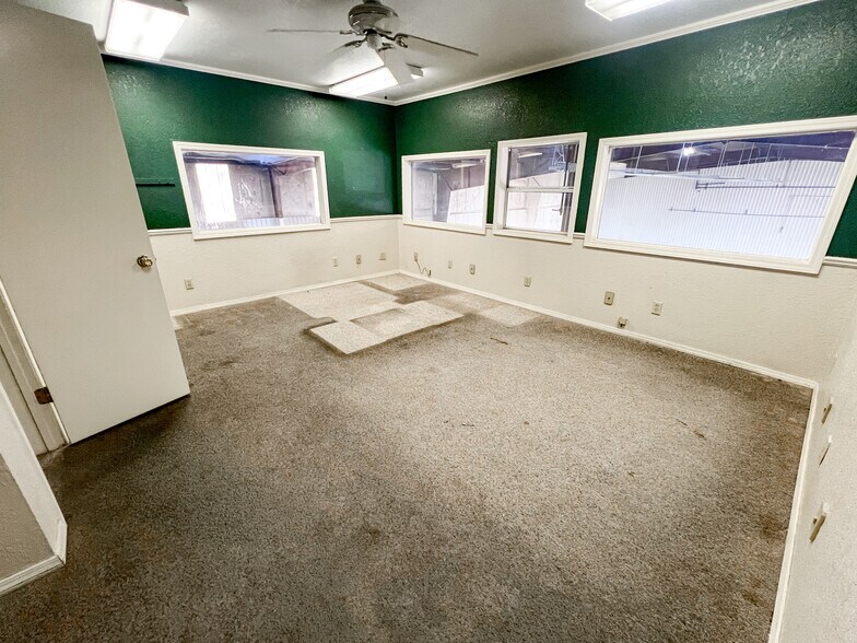 More Photos Of 3965 US Highway 60, Hereford Industrial For Sale