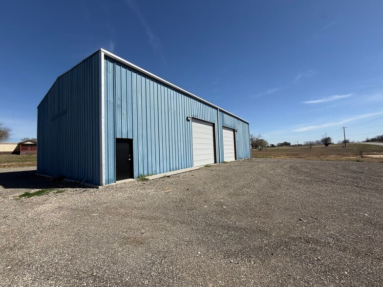 More Photos Of 1321 High Rd, Kyle Warehouse For Lease