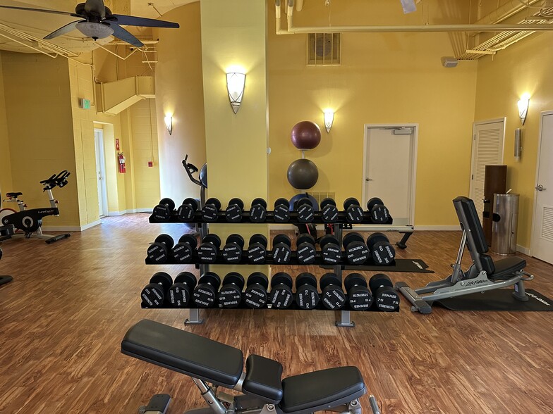 Primary Photo Of 4 W University Pky, Baltimore Hotel For Lease