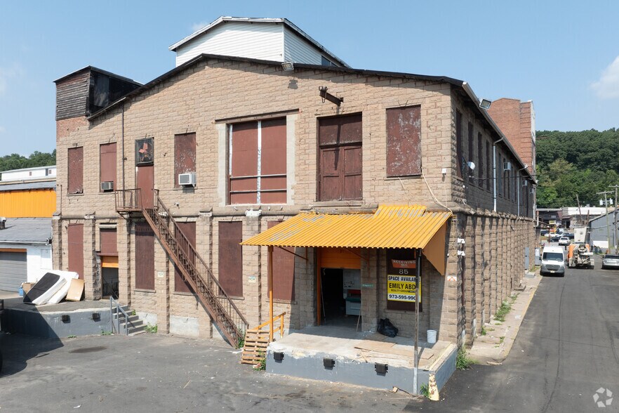 More Photos Of 85 Wagaraw Rd, Hawthorne Manufacturing For Lease