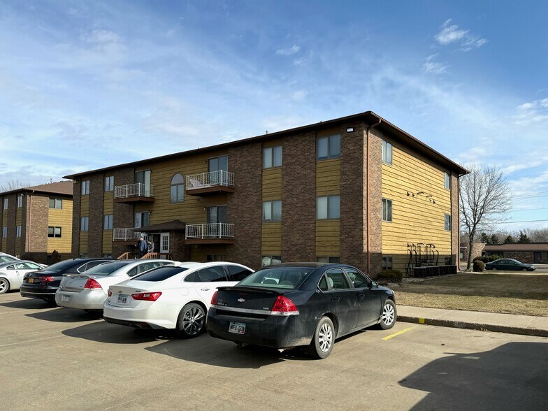 More Photos Of 2021 N Kimball St, Mitchell Apartments For Sale