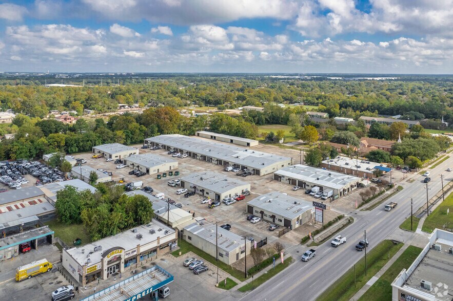 More Photos Of 2021 Aldine Mail Route Rd, Houston Warehouse For Lease