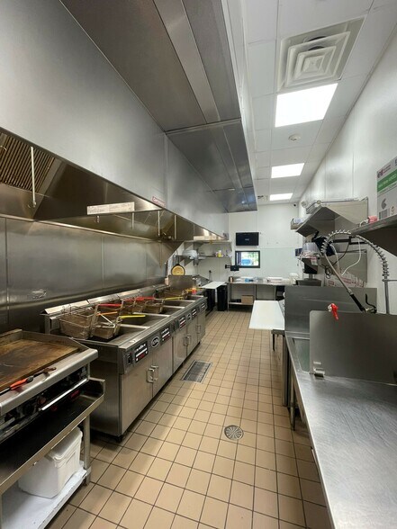 More Photos Of 13029-13039 S La Grange Rd, Palos Park General Retail For Lease