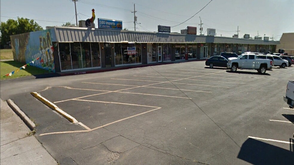 Primary Photo Of 1802-1820 W Gore Blvd, Lawton Storefront For Lease