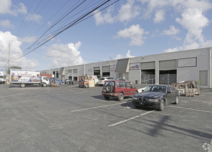 More Photos Of 5551-5595 NW 72nd Ave, Miami Warehouse For Lease