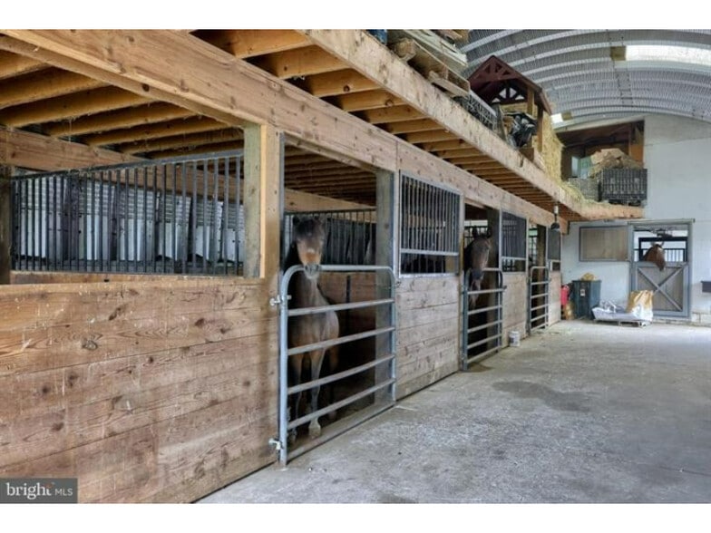 More Photos Of 240 Railroad Ave, Bird In Hand Flex For Sale