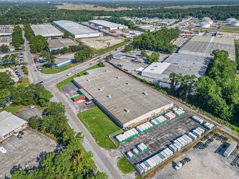 More Photos Of 916 Commerce Cir, Hanahan Warehouse For Lease
