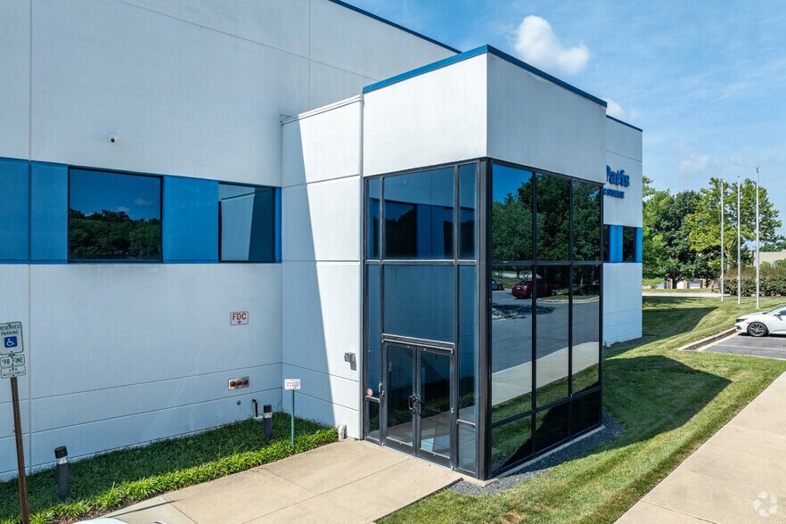 More Photos Of 8691 Larkin Rd, Savage Warehouse For Lease