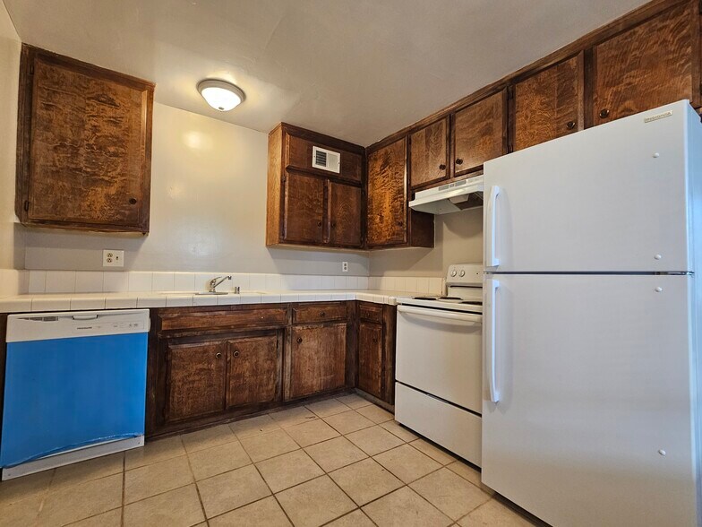 More Photos Of 2711 Hollyhock Ln, Bakersfield Apartments For Sale