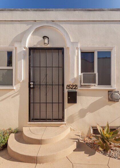 More Photos Of 1520 Menlo Ave, Los Angeles Apartments For Sale
