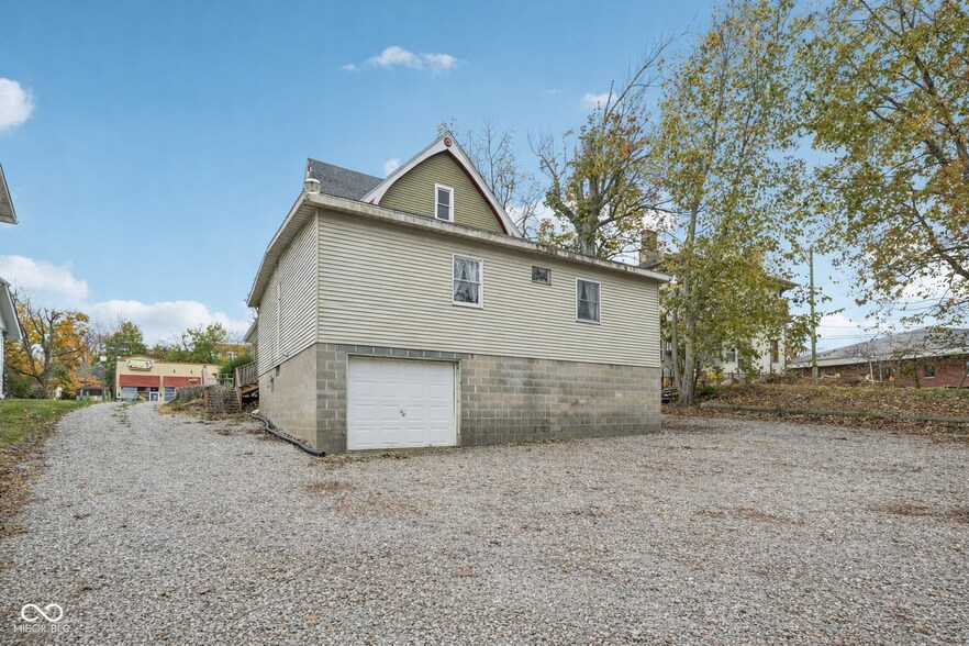 More Photos Of 305 E Washington St, Greencastle General Retail For Sale