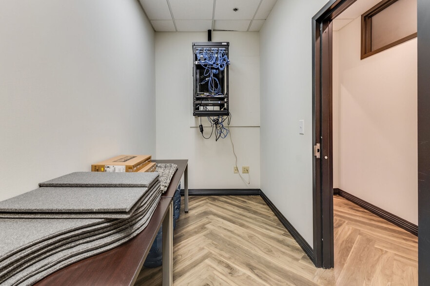 More Photos Of 1612 Westgate Cir, Brentwood Office For Lease