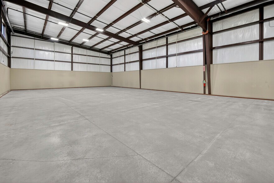 More Photos Of 2451 Van Buren St, Norman Warehouse For Lease