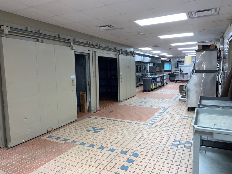 More Photos Of 4733 Hills And Dales Rd NW, Canton General Retail For Sale