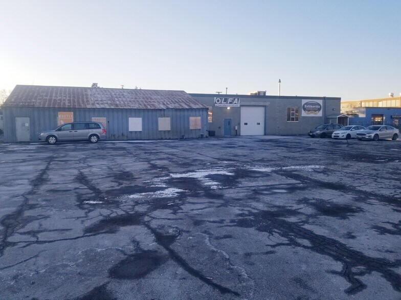 More Photos Of 2437 Kaladar Ave, Ottawa Warehouse For Lease