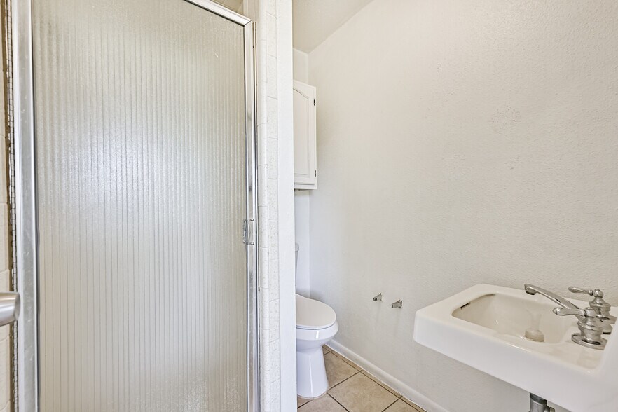 More Photos Of 5001 Luella Ave, Deer Park Office For Sale