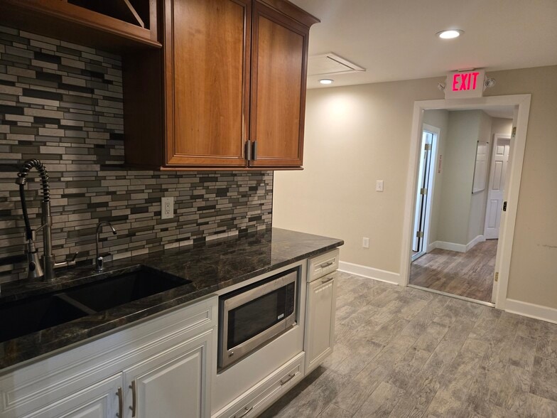 More Photos Of 1201 Hamlet Ave, Clearwater Office For Sale