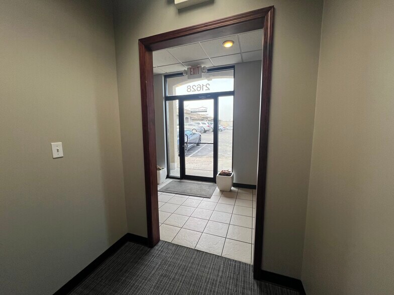 More Photos Of 21620-21628 Midland Dr, Shawnee Office For Lease